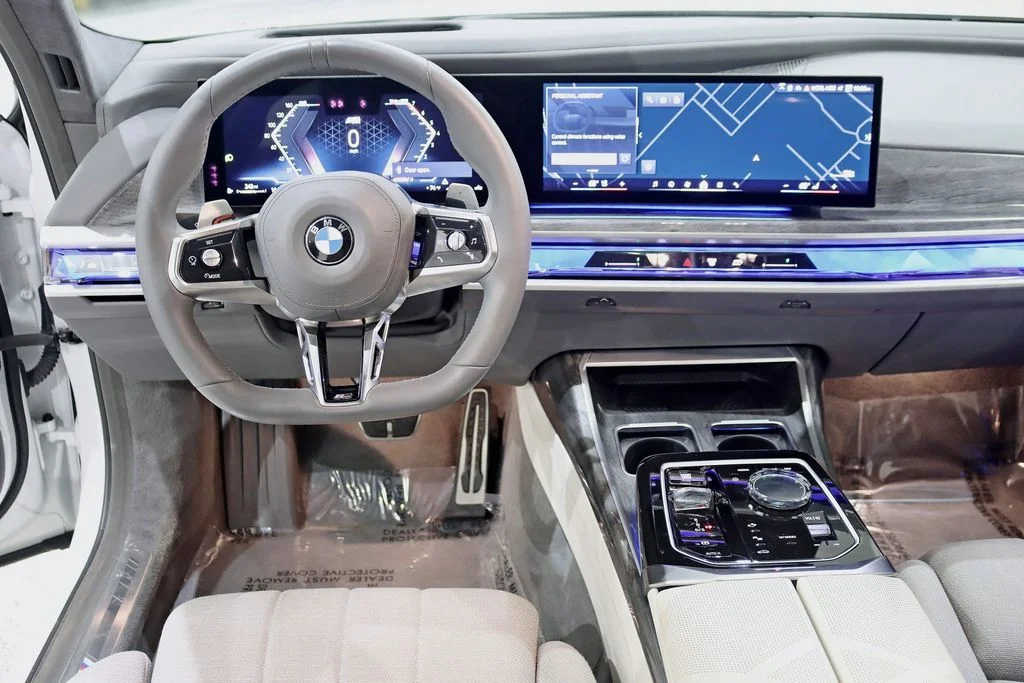 Used 2024 White BMW 760i xDrive image 13