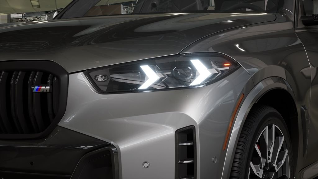 Used 2026 Skyscraper Grey Metallic BMW M60i image 32