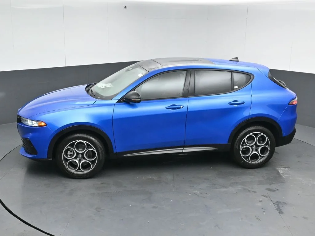 New 2026 Misano Blue Metallic Exterior Paint Alfa Romeo Base image 41