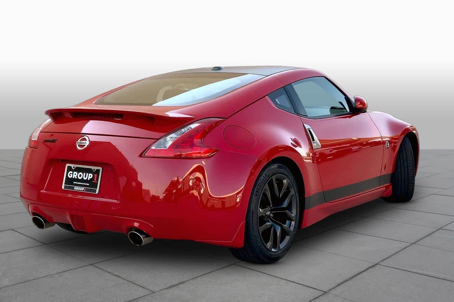 Used 2016 Solid Red Nissan Touring image 13