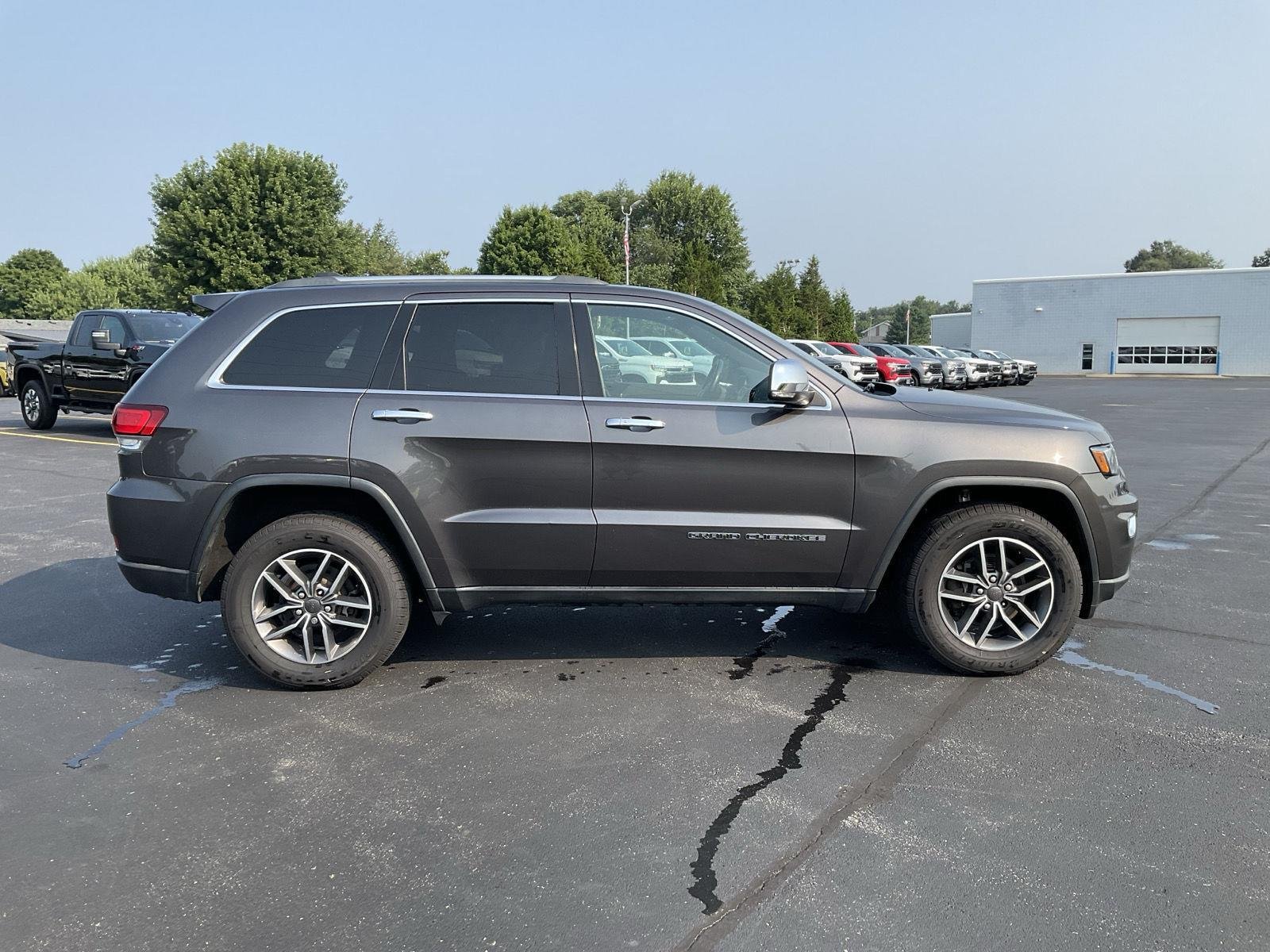 Used 2020 Diamond Black Crystal Pearlcoat Jeep Limited image 22