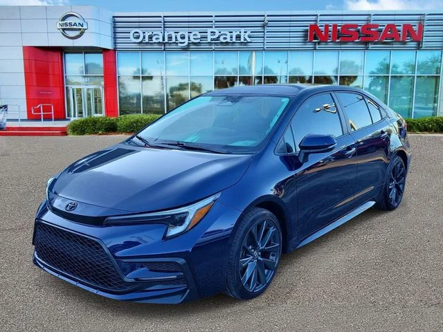 Used 2024  Toyota SE image 4