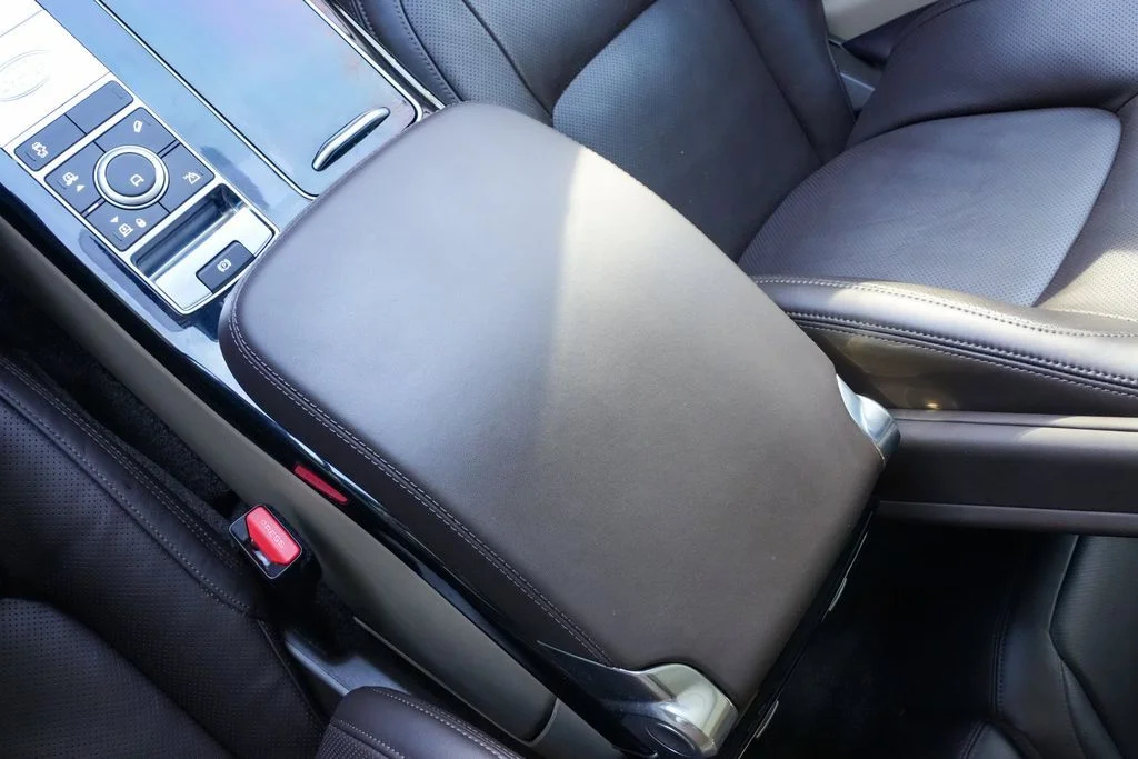Used 2022 White Land Rover Westminster image 32