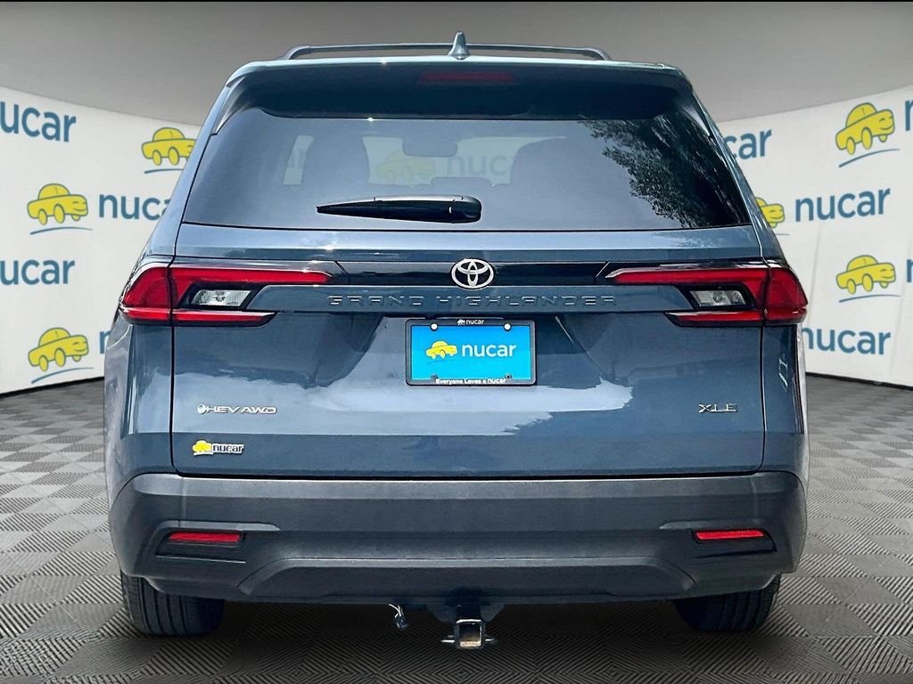 Used 2025 White Toyota XLE image 5