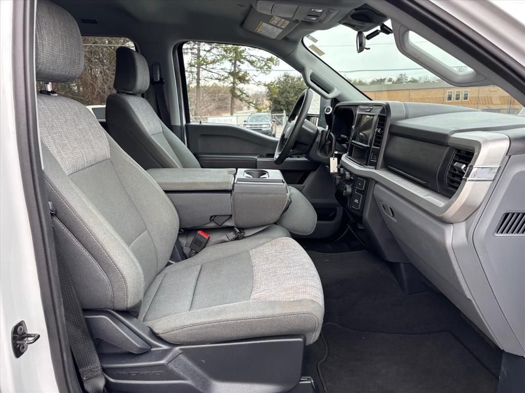 Used 2025 Oxford White Ford XLT image 13