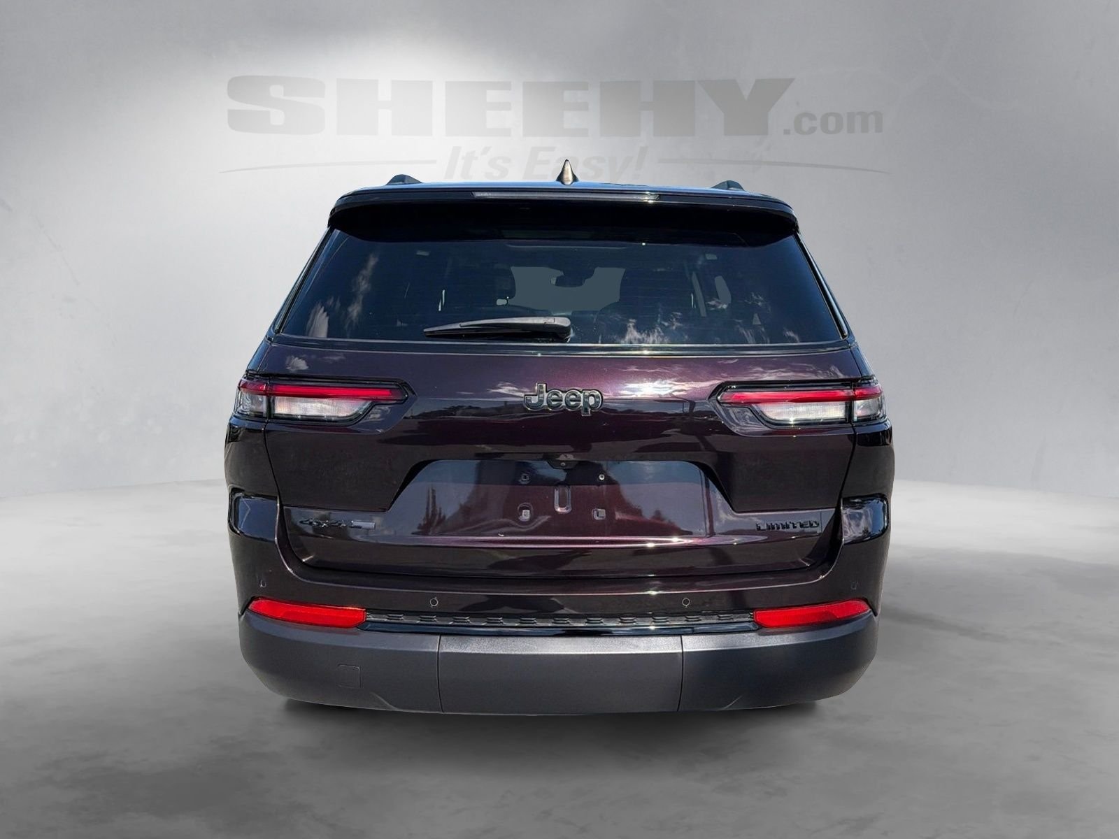 Used 2023  Jeep Limited image 14