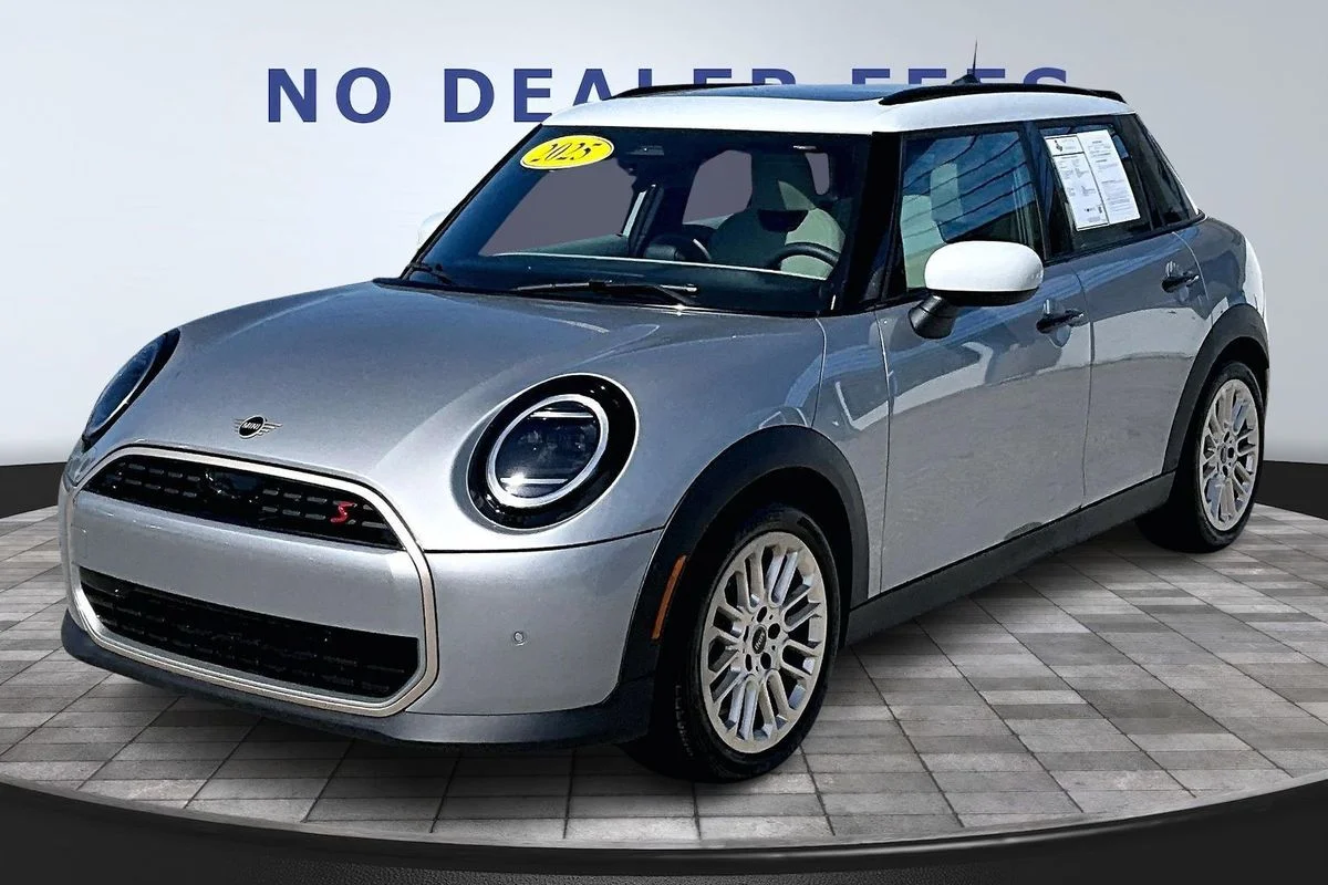 2025 MINI Hardtop Cooper S Signature's photo