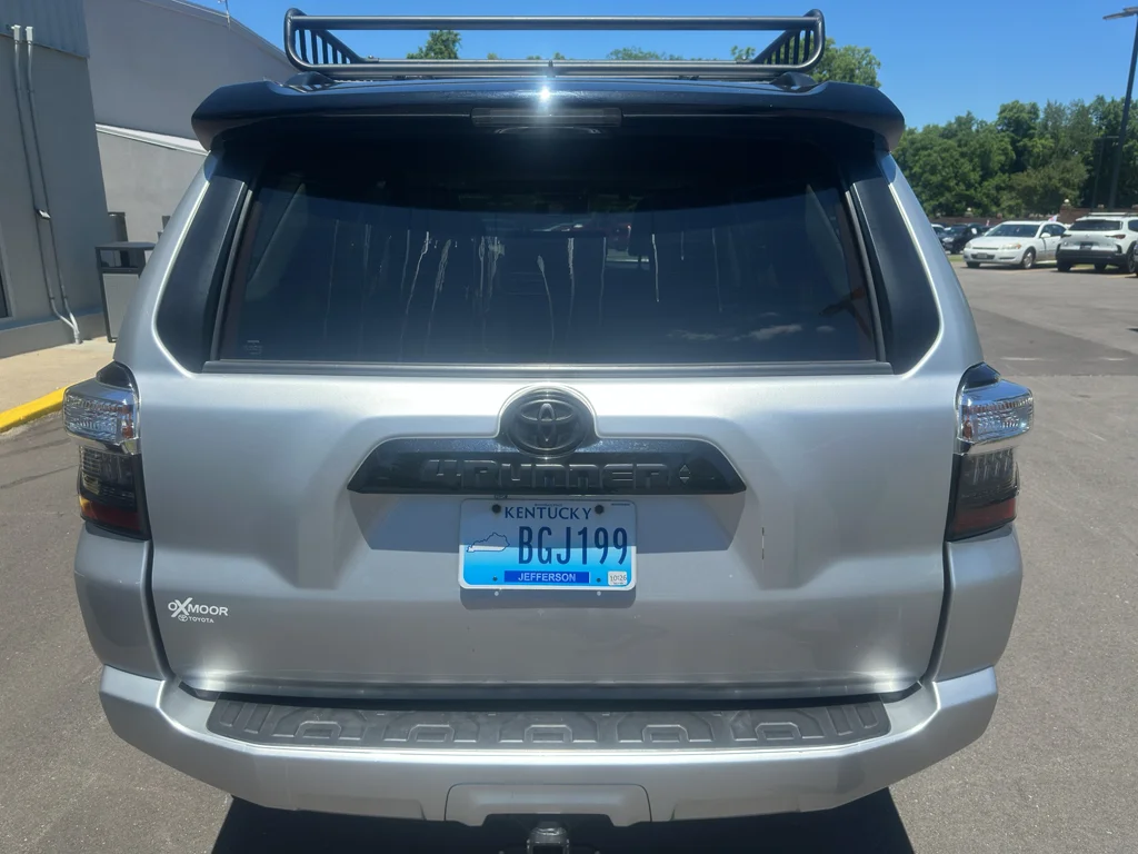 Used 2021 Classic Silver Metallic Toyota Venture image 4