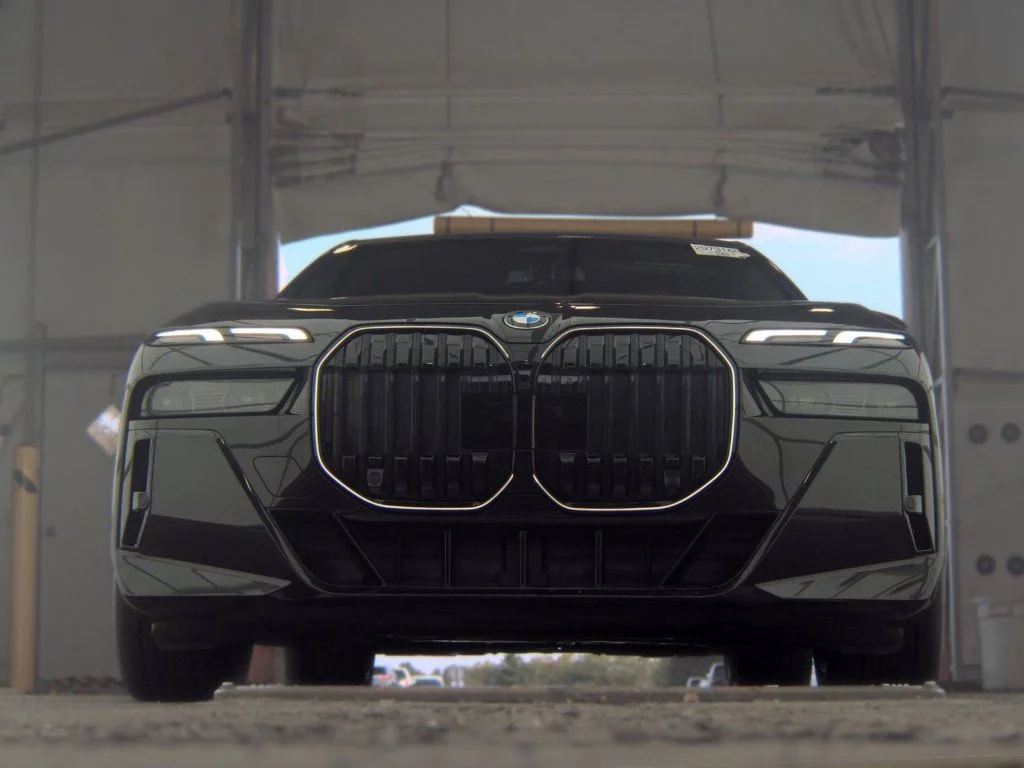 Used 2025 Black BMW 740i xDrive image 3
