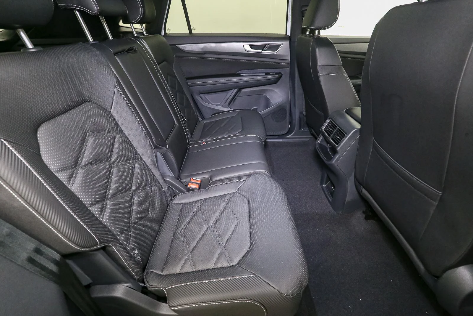 New 2026 Opal White Pearl Volkswagen 2.0T SE image 17