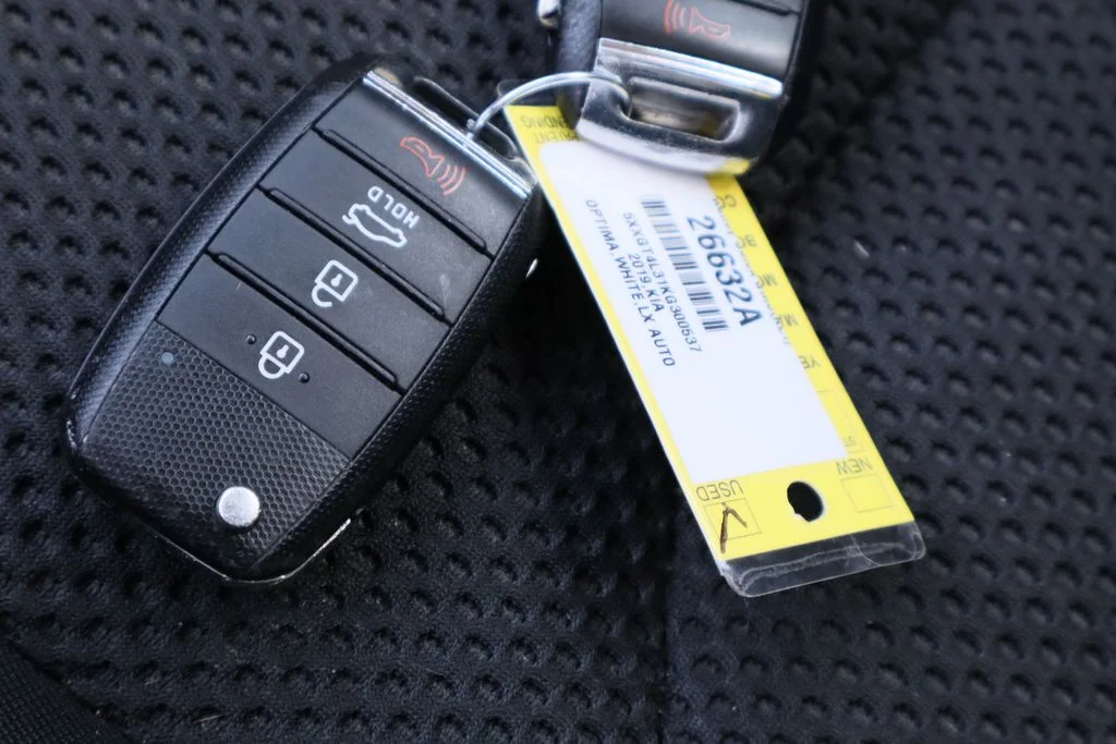 Used 2019 White Kia LX image 30