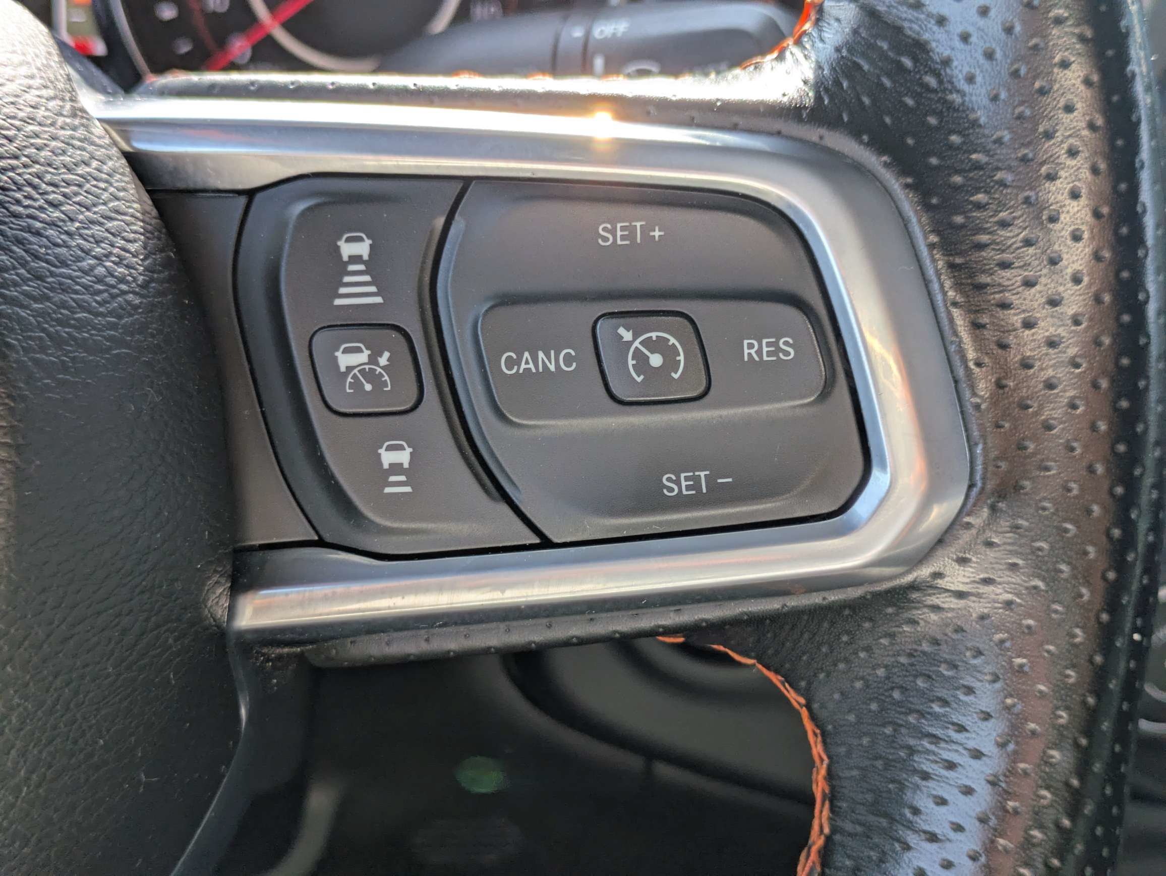 Used 2021 White Jeep Mojave image 22