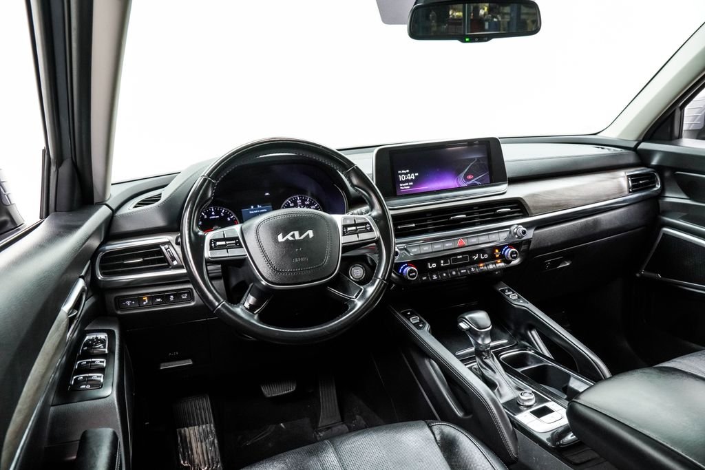 Used 2022 Silver Kia EX image 4