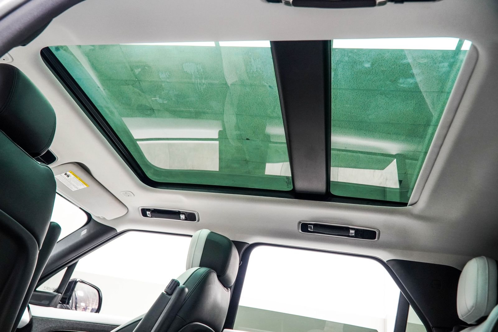 Used 2024 White Land Rover Dynamic SE image 45
