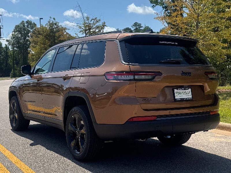 New 2026 Copper Shino Metallic Clear-Coat Exterior Paint Jeep Limited Altitude 4x2 image 3