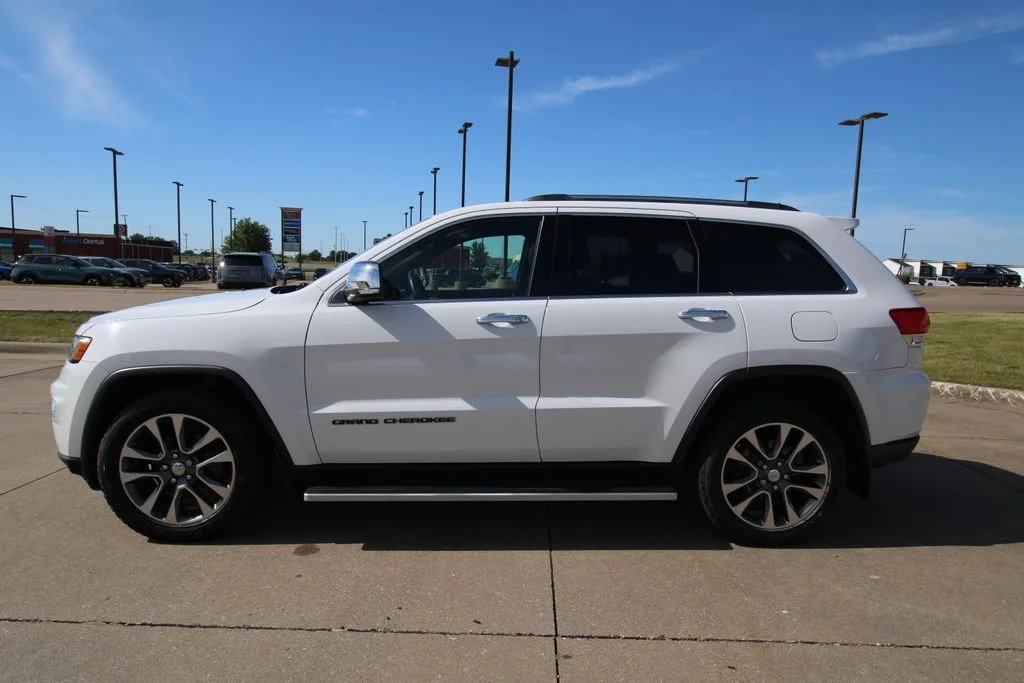 Used 2018 White Jeep Limited image 18
