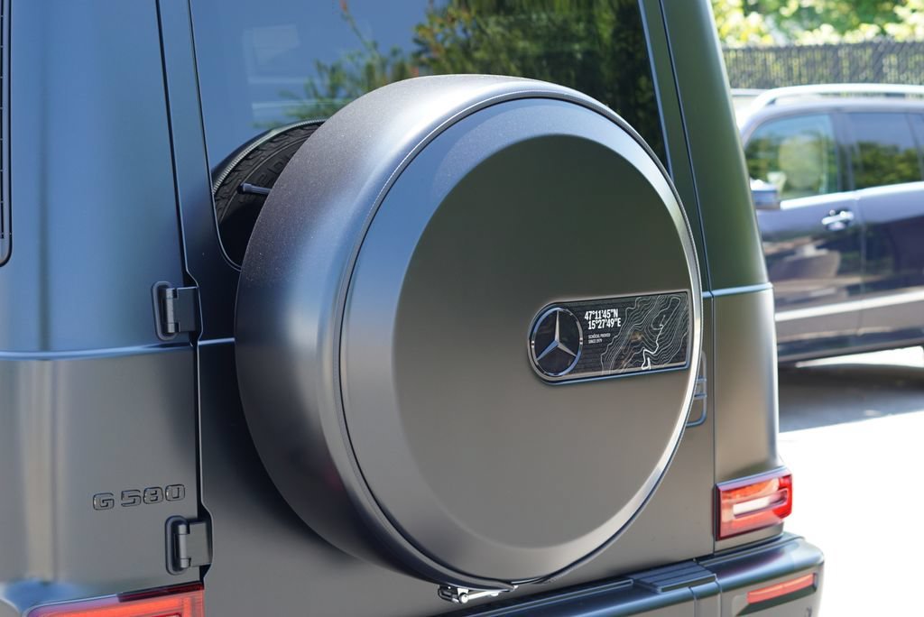 New 2027 MANUFAKTUR Night Black Magno Mercedes-Benz G 580 image 10
