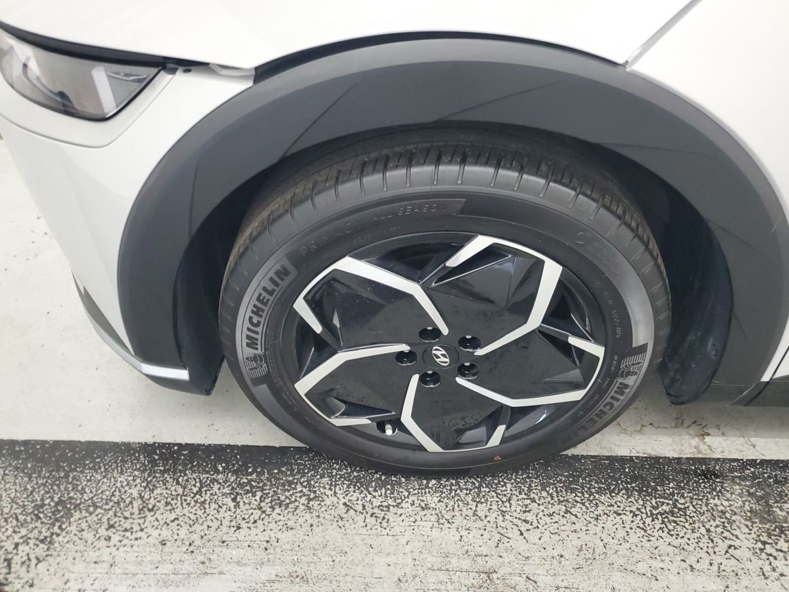 Used 2024 Gray Hyundai SEL image 8