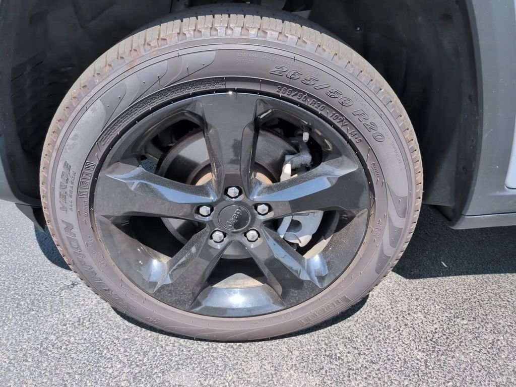 Used 2025 Silver Jeep Limited image 14