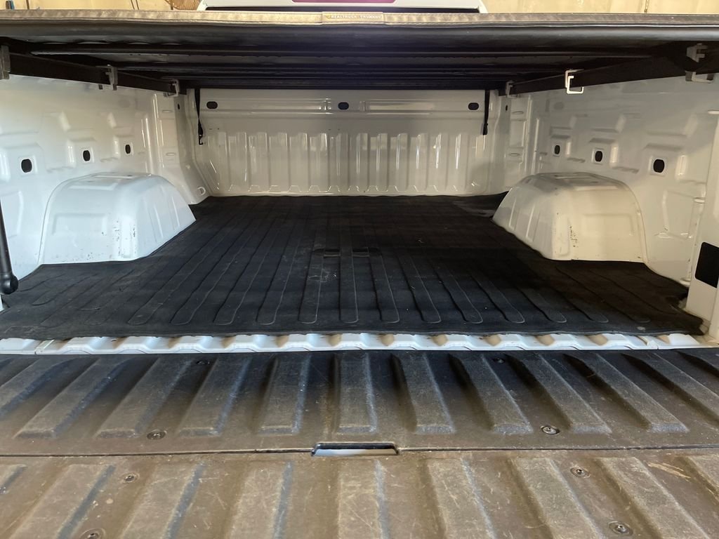 Used 2022 White GMC SLE image 27
