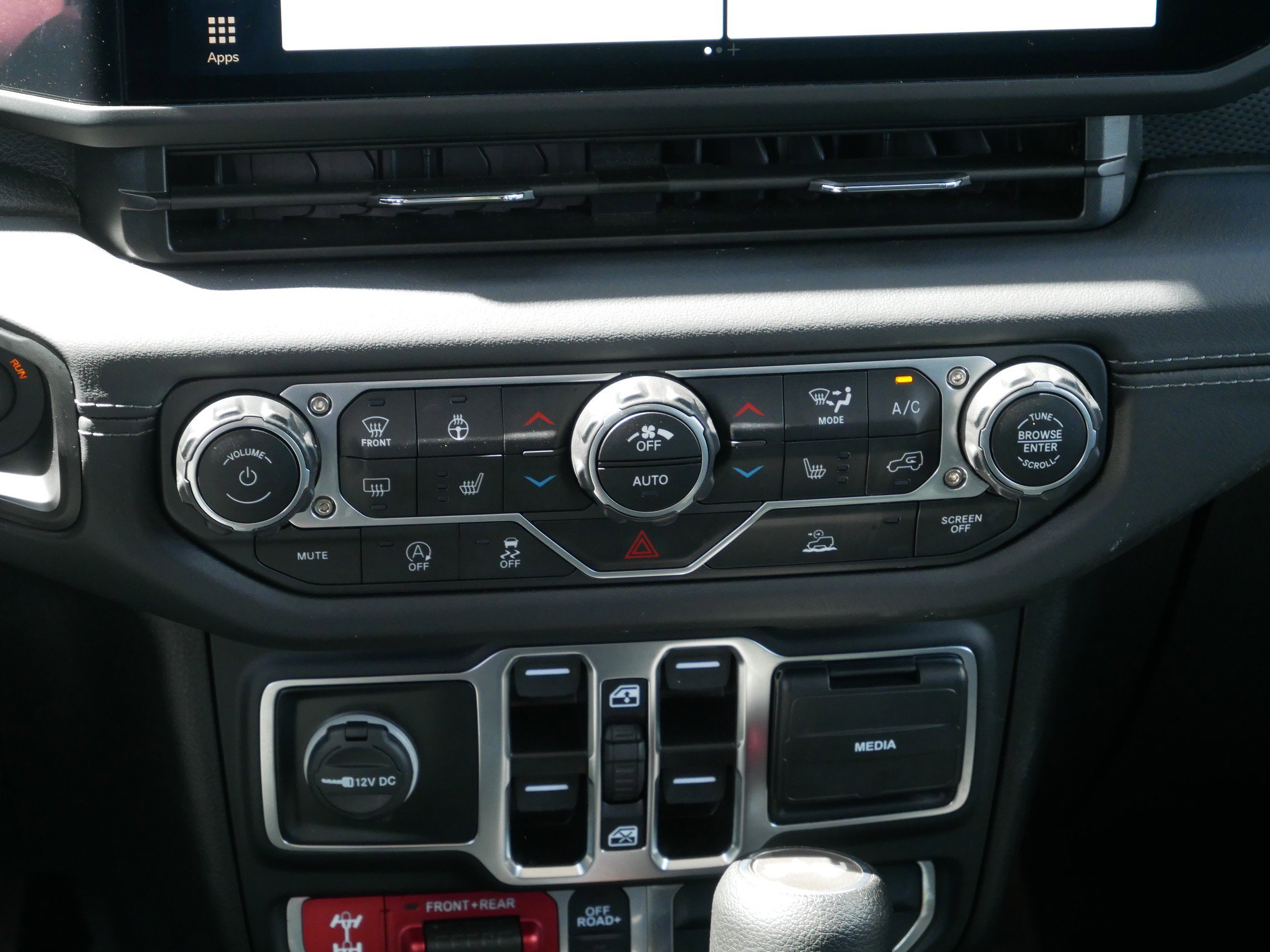 Used 2025 Bright White Clearcoat Jeep Rubicon image 15