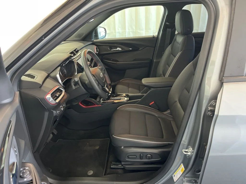 Used 2023 Gray Chevrolet RS image 4