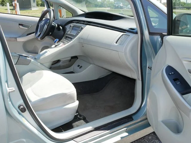Used 2013 Pearl Toyota Three image 20