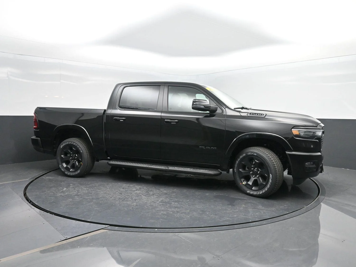 New 2026 Diamond Black Crystal Pearl-Coat Exterior Paint RAM Big Horn image 3