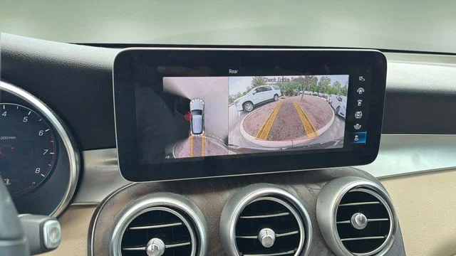 Used 2021  Mercedes-Benz GLC 300 image 25