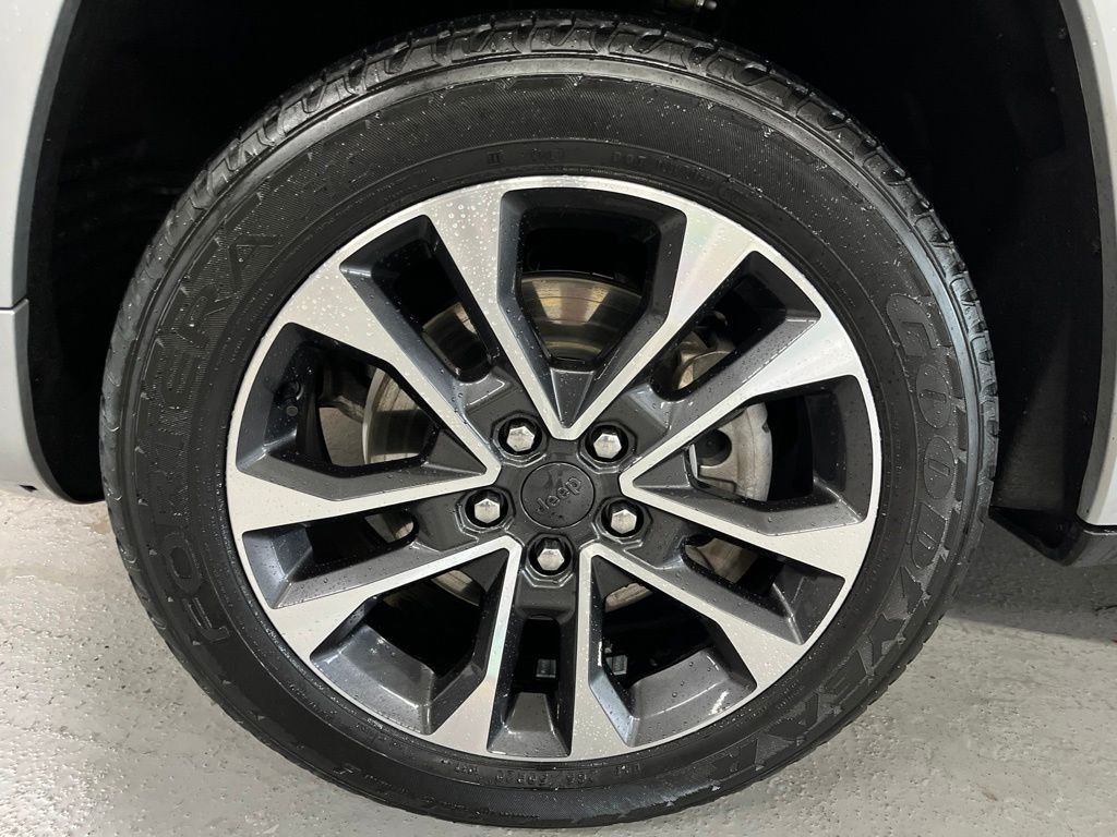 Used 2021 Silver Jeep Overland image 5