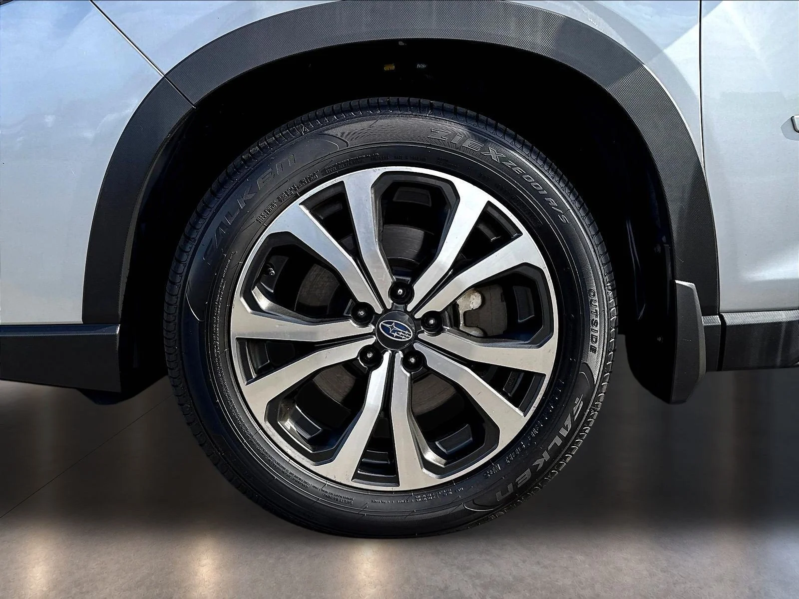 Used 2020 Ice Silver Metallic Subaru Limited image 37