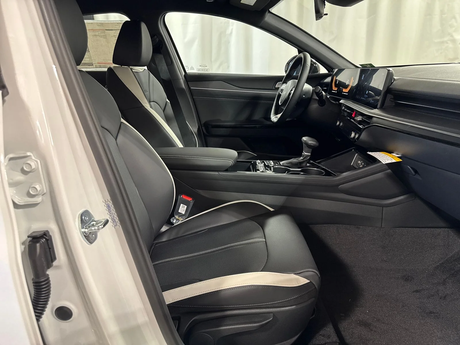 New 2026 Snow White Pearl Kia GT-Line image 28