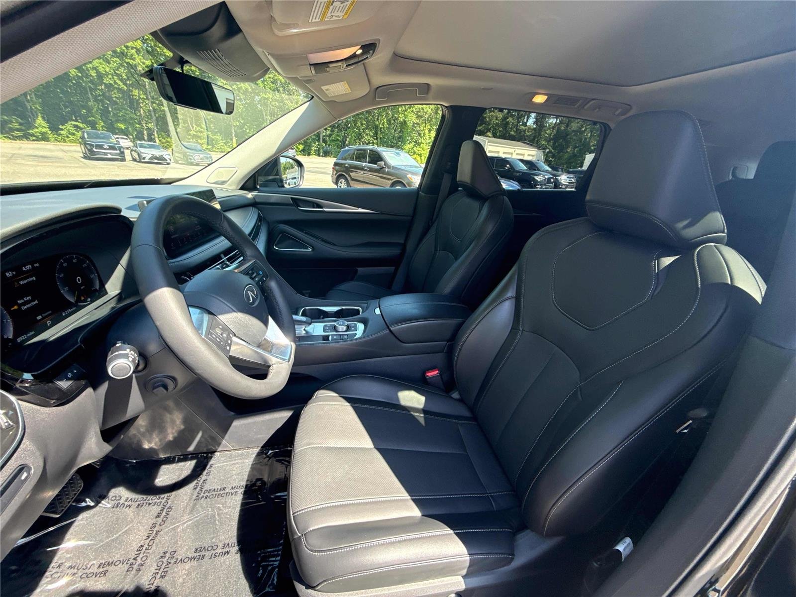 Used 2025 Mineral Black INFINITI LUXE image 11