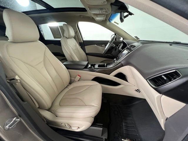 Used 2019 Brown Lincoln Select image 43