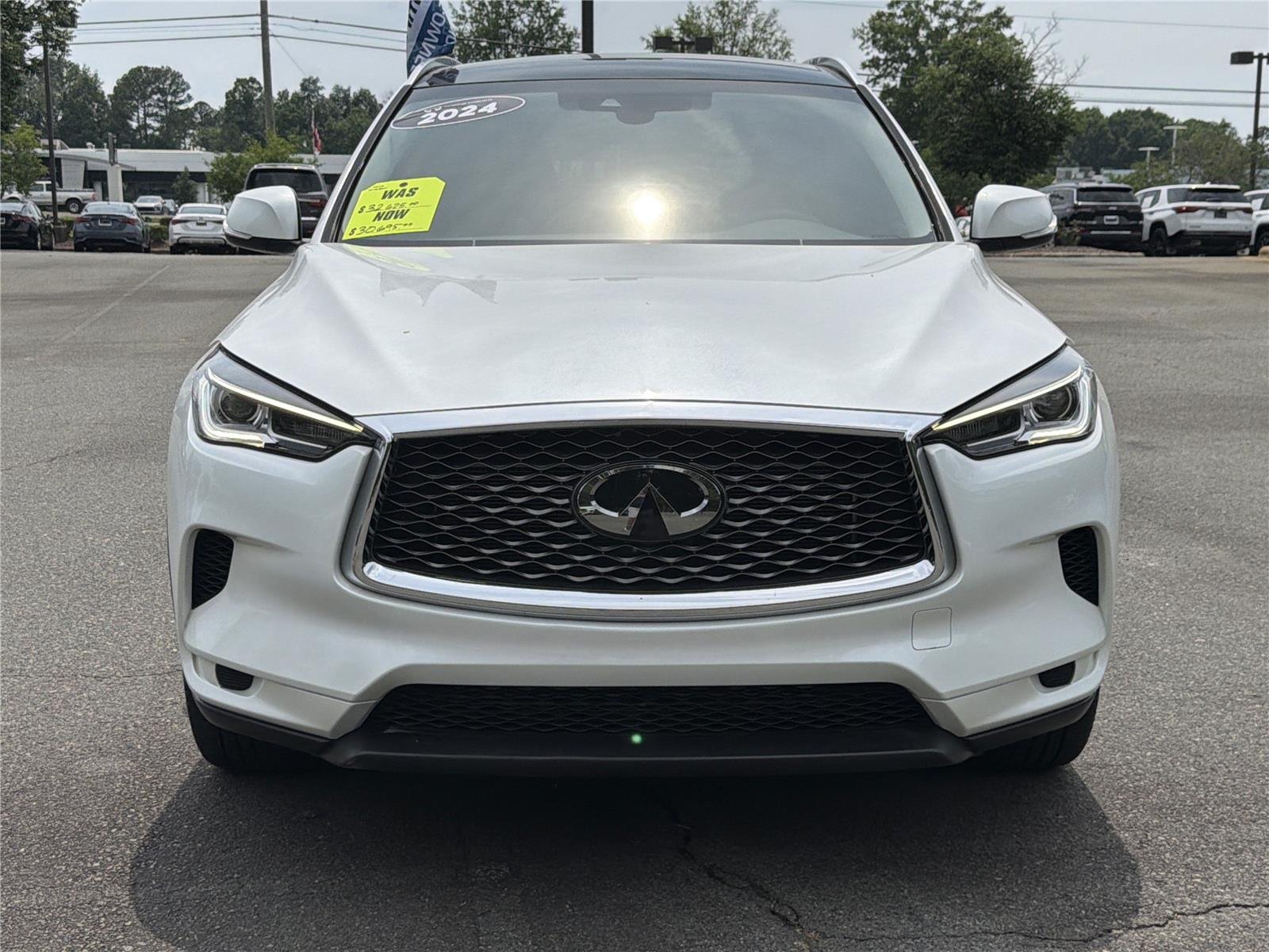 Used 2024 Radiant White INFINITI LUXE image 34