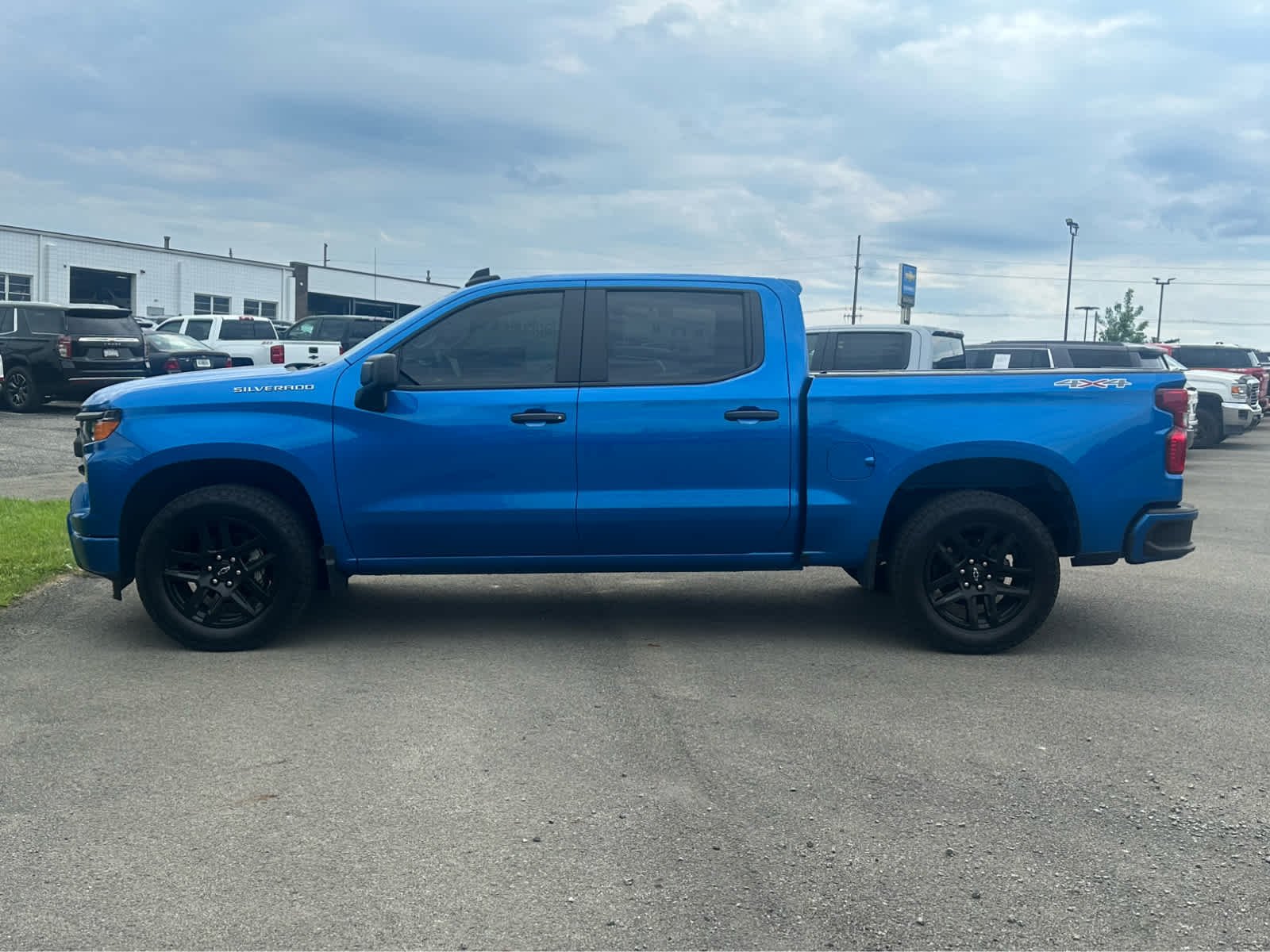 Used 2022 Glacier Blue Metallic Chevrolet Custom image 4