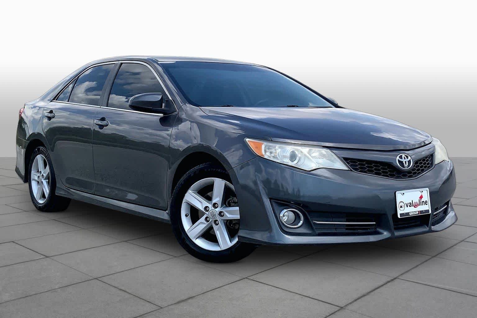 Used 2013 Magnetic Gray Metallic Toyota SE image 2