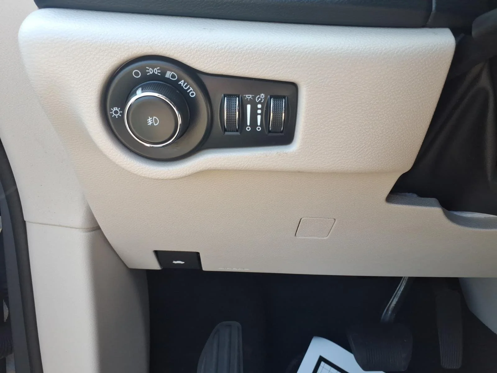 Used 2023 Gray Clearcoat Chrysler Touring L image 25
