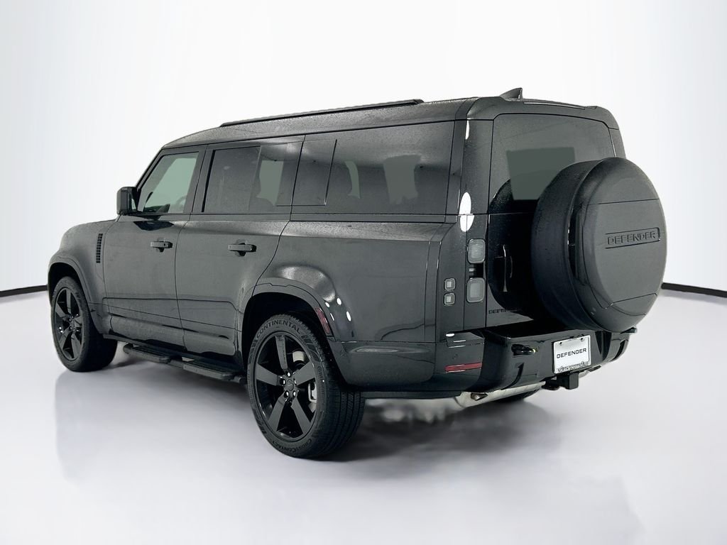 New 2026 Santorini Black Metallic Land Rover X-Dynamic SE image 7