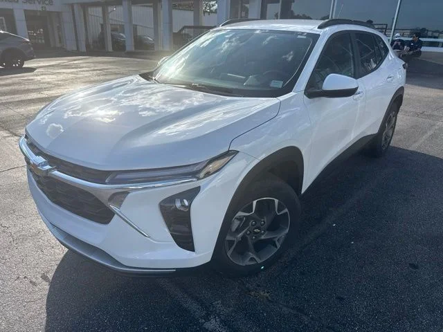 Used 2025 White Chevrolet LT image 2