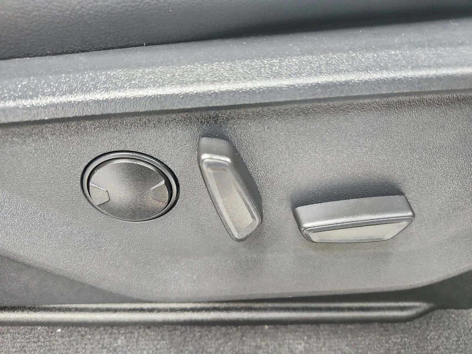 New 2026 Glacier Gray Metallic Tri-Coat Ford F-250® Lariat® image 48