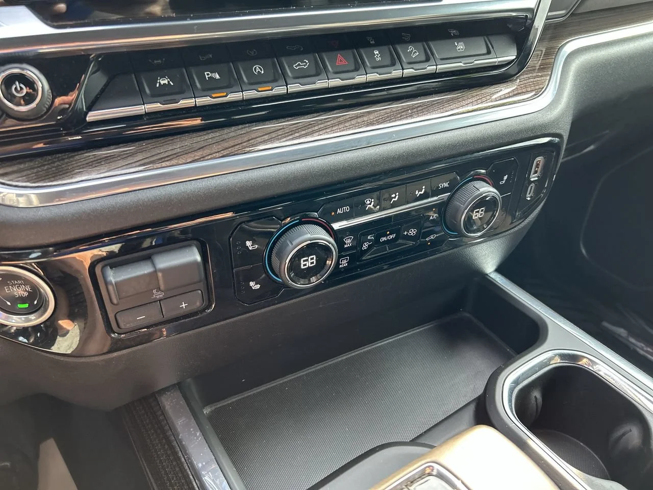 Used 2024 Summit White Chevrolet RST image 29