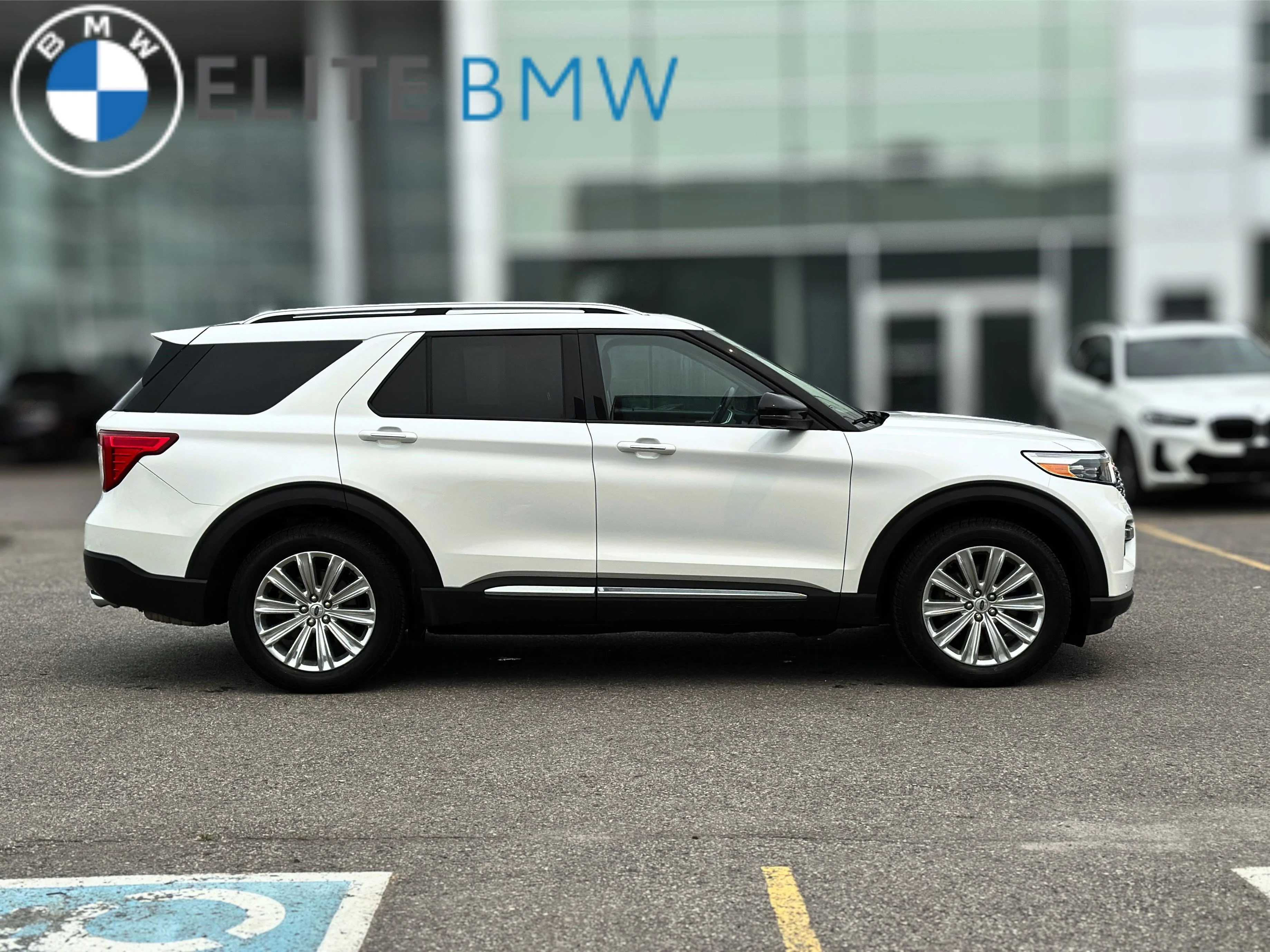 Used 2021  FORD LIMITED image 31