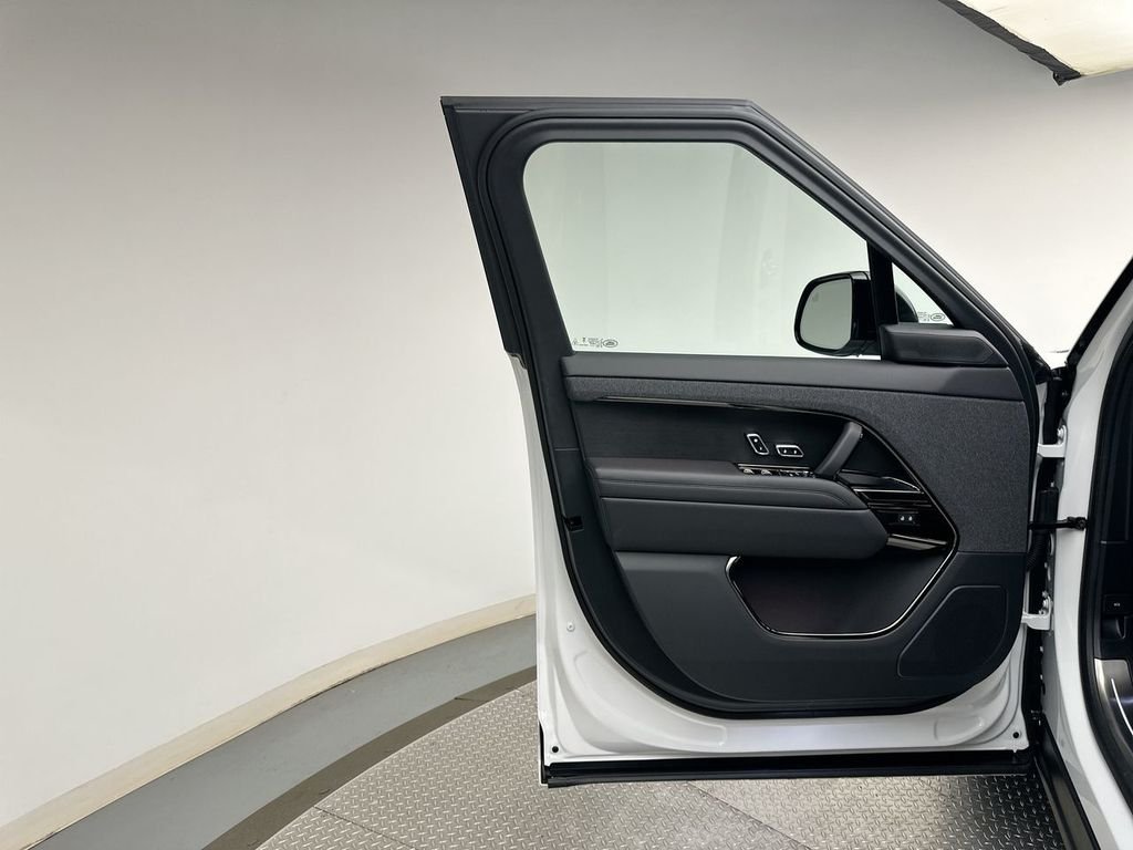New 2026 Fuji White Land Rover Dynamic SE image 9