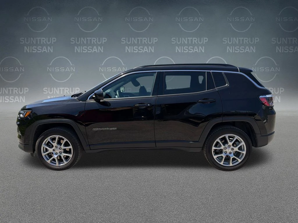 Used 2024 Black Jeep Latitude Lux image 34