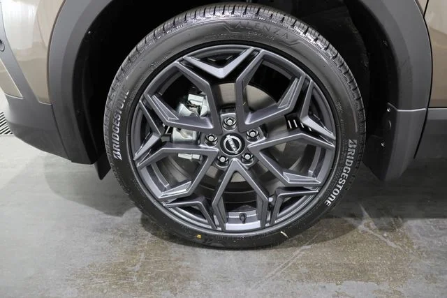 New 2026 Canyon Bronze Metallic Nissan SR image 7