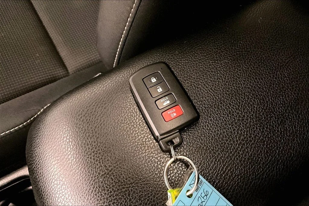 Used 2018 Black Toyota XLE image 34