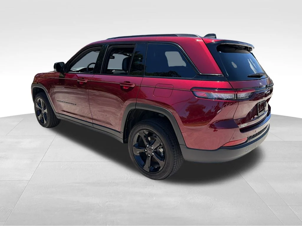 Used 2025 Red Jeep Altitude X image 5