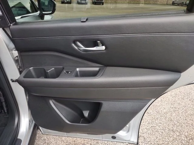 2025 Nissan Pathfinder SL - Photo 22