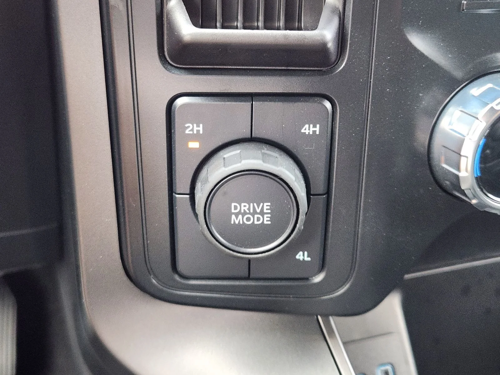 Used 2024 Silver Ford XLT image 19
